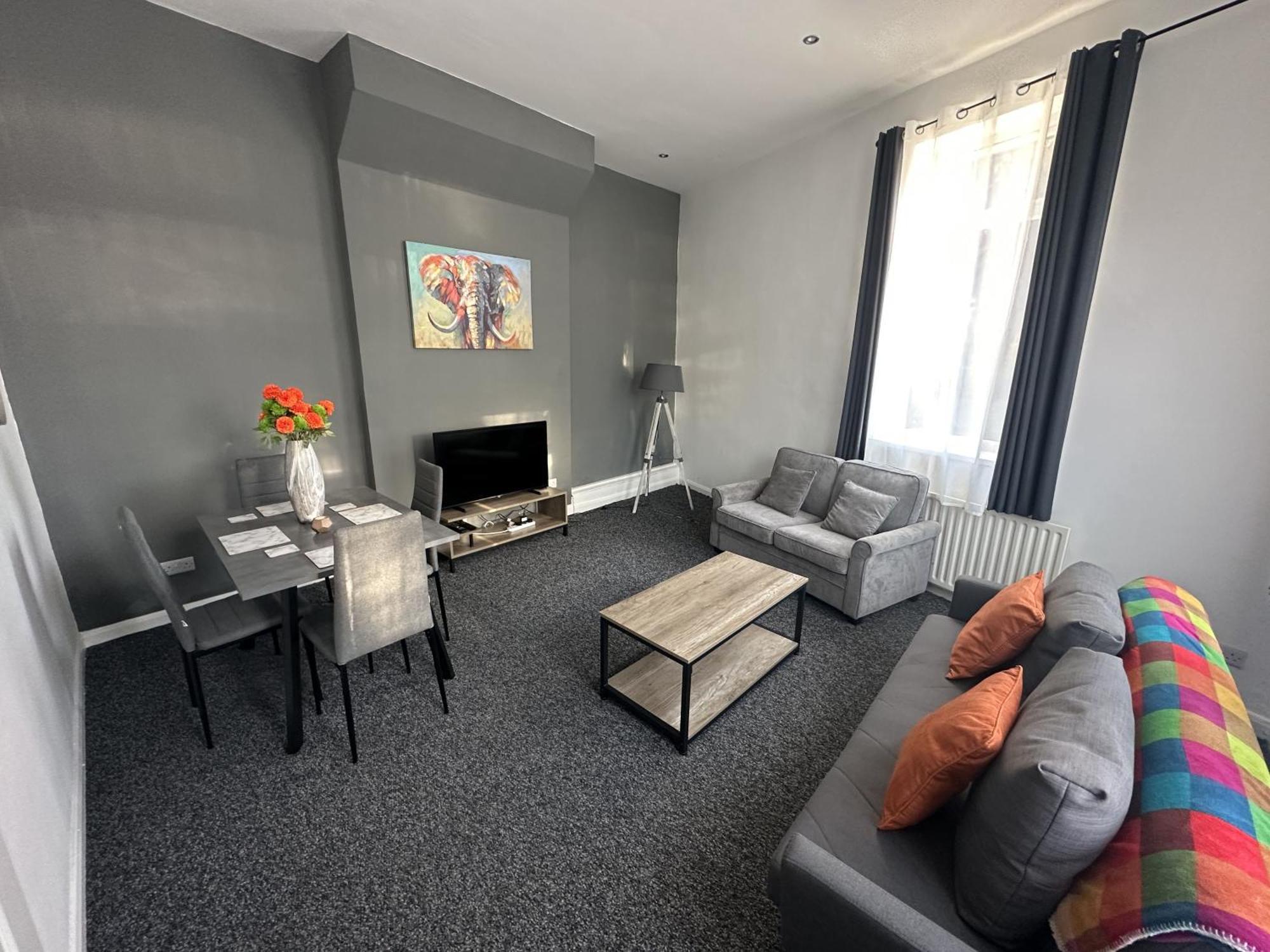 Large Ground Floor Apartment - South Shields - 3 Minutes From South Tyneside Hospital, 8 Minutes From Beach Eksteriør bilde